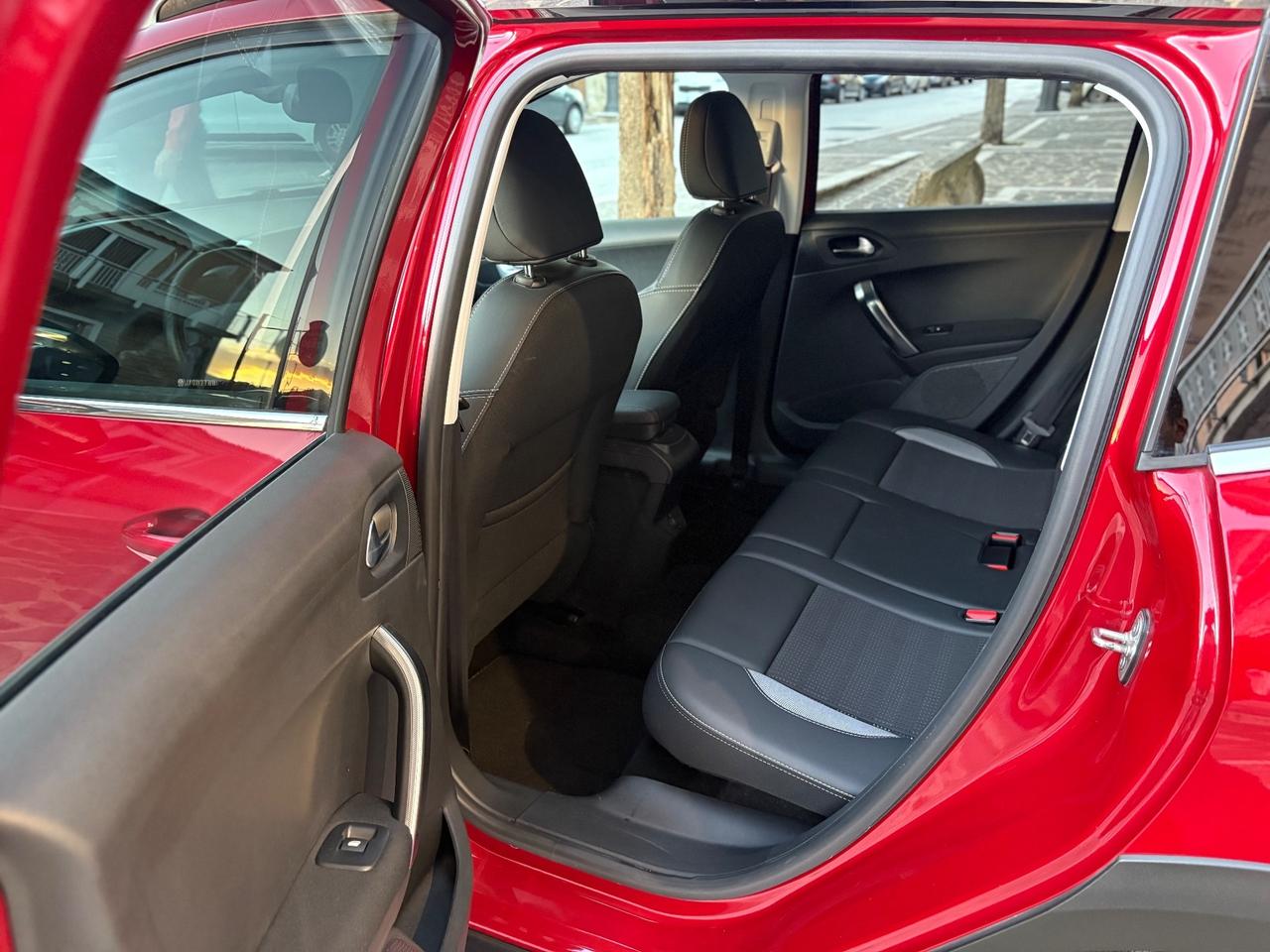 Peugeot 2008 BlueHDi 120 EAT6 Allure FULL/LED/NAV
