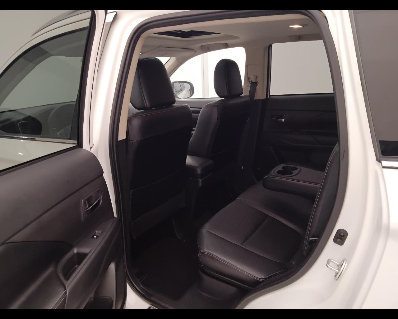 MITSUBISHI Outlander III 2016 - Outlander 2.2 Instyle Plus Sda Diam.Pac