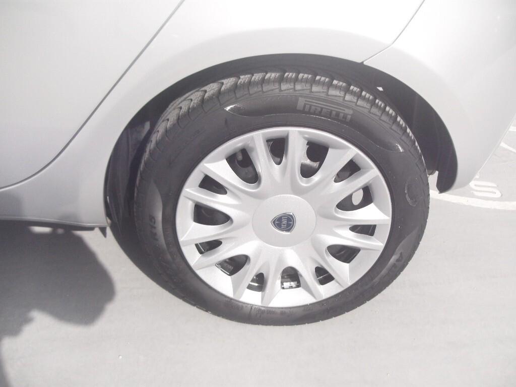 Lancia Ypsilon 1.2 69 CV 5 porte Gold