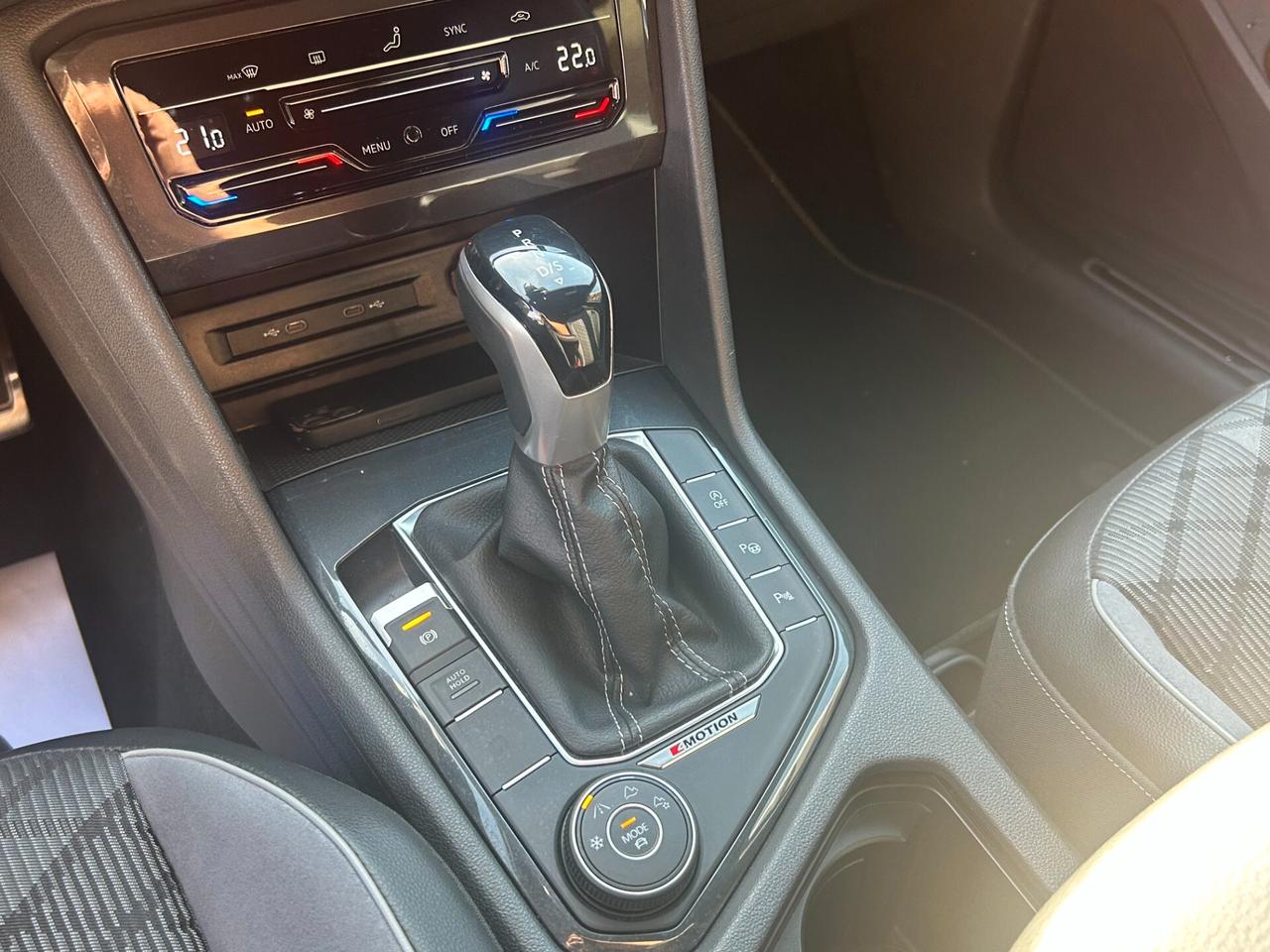 Volkswagen Tiguan R-LINE 2.0 TDI 150cv DSG 4MOTION