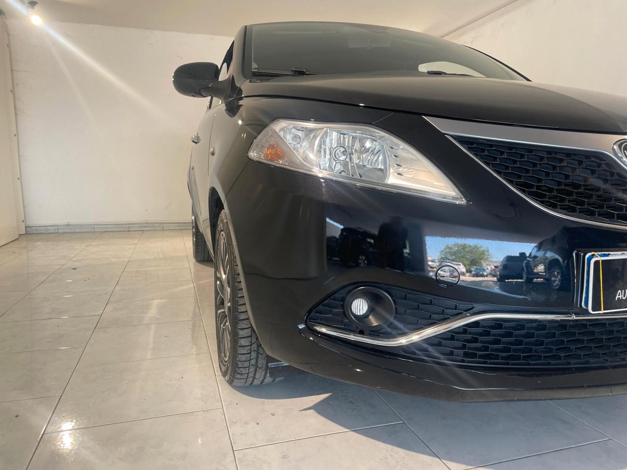 Lancia Ypsilon 1.2 GPL Ecochic Gold