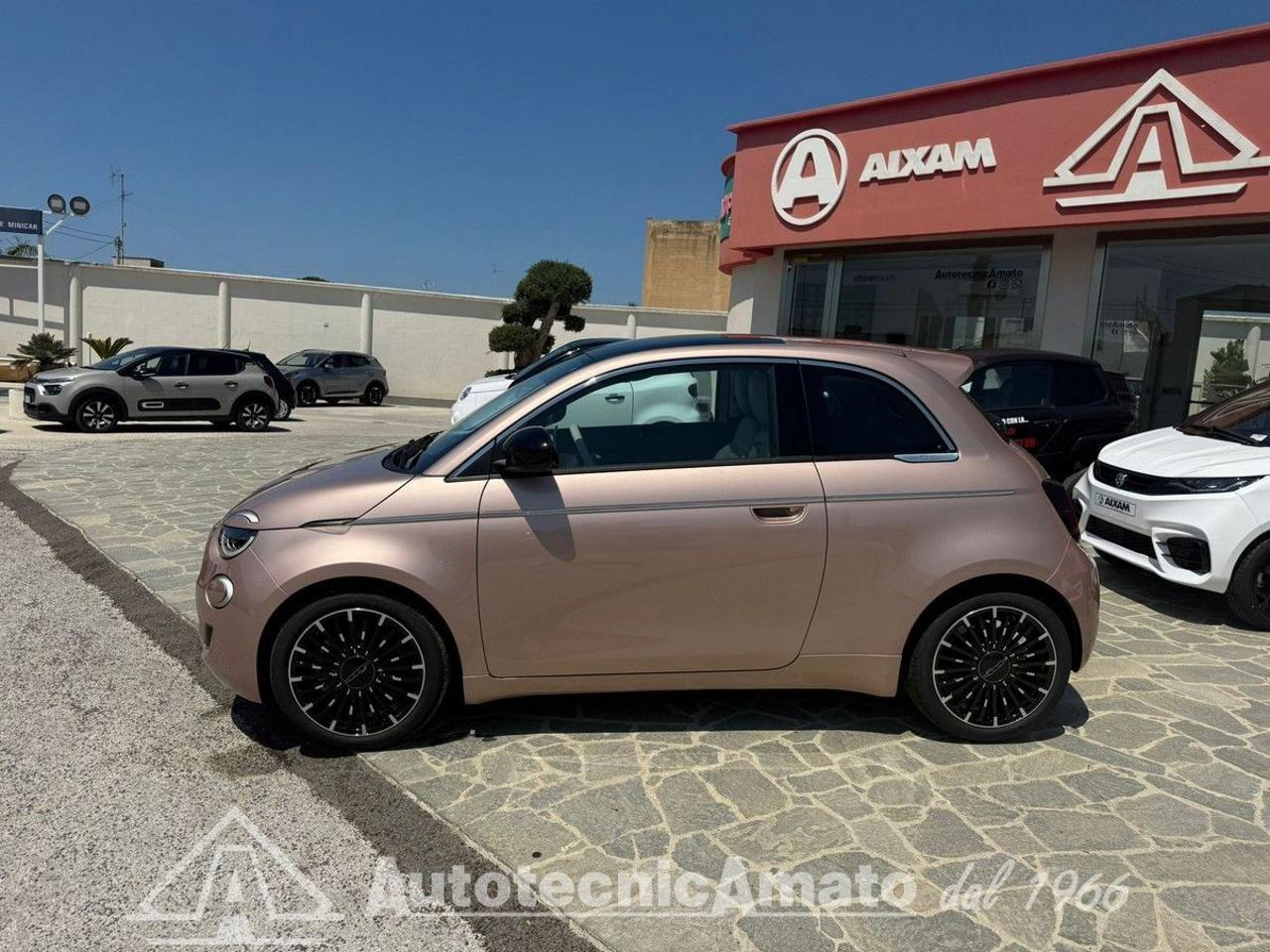 Fiat 500 Berlina Hybrid La Prima