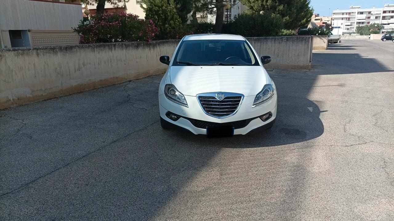 Lancia Delta 1.6 MJT DPF 105 CV Silver
