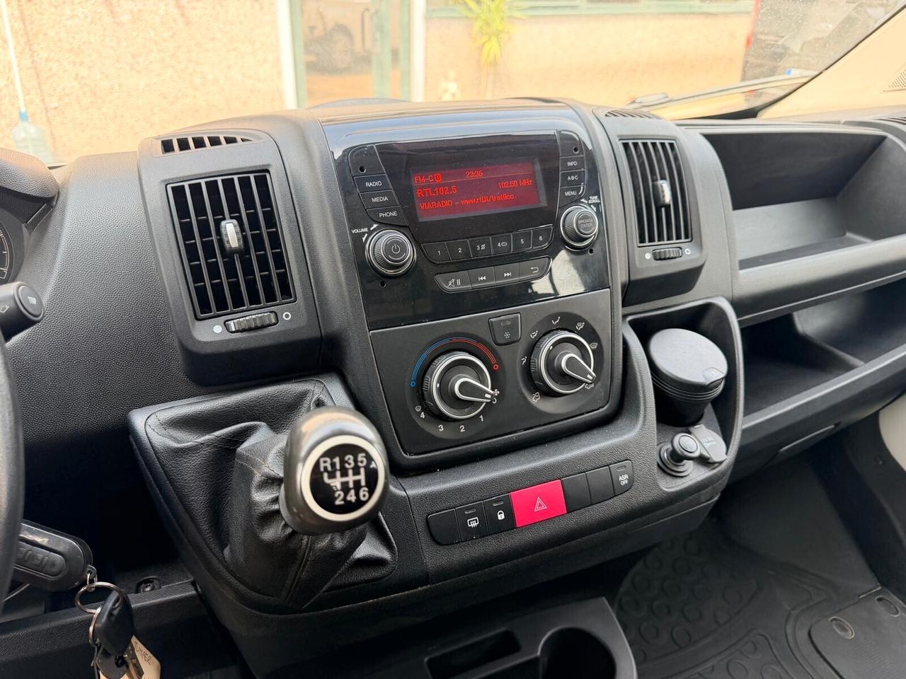 Citroen Jumper 140cv cabina doppia 7 posti con cassone fisso.
