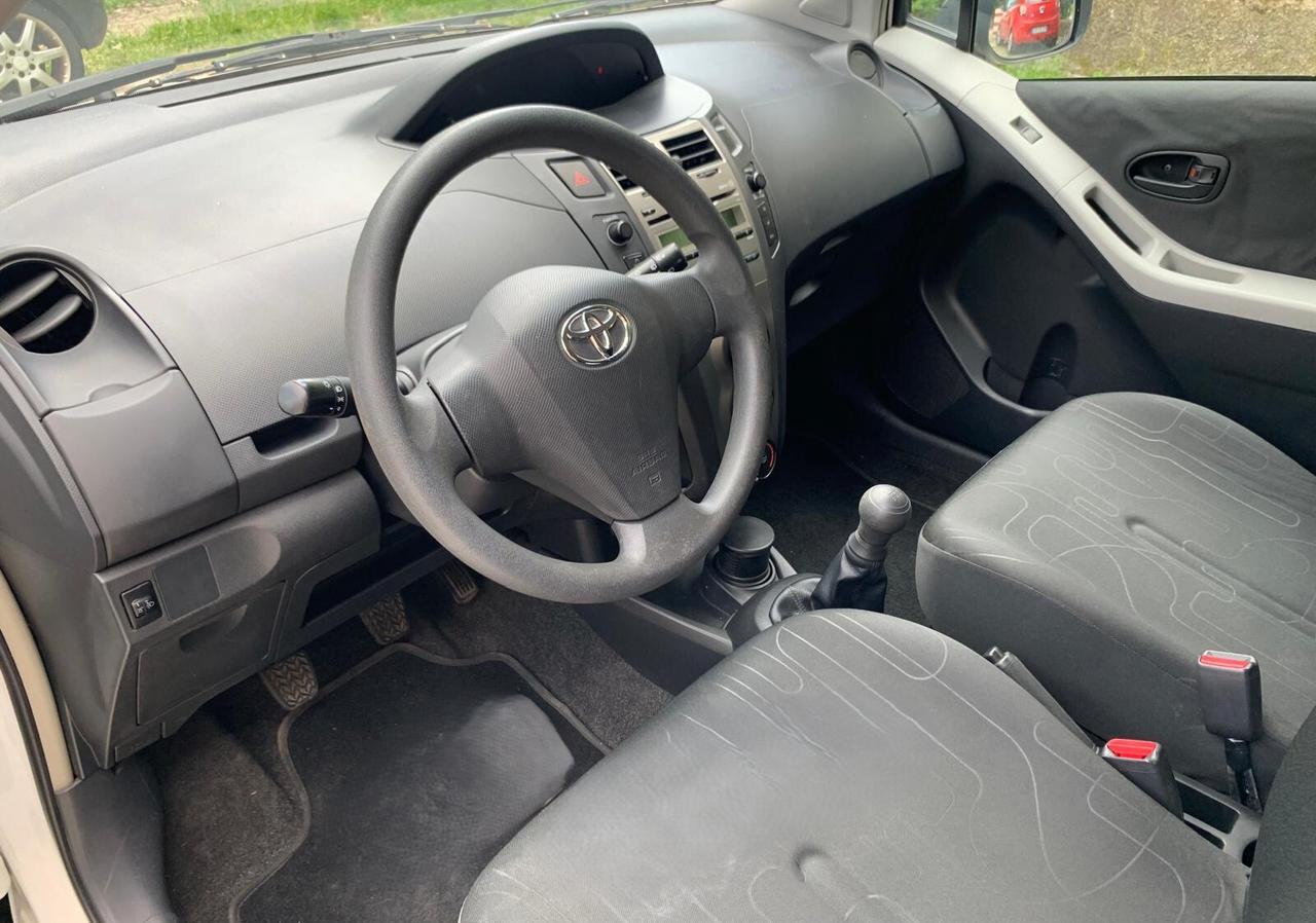 Toyota Yaris 1.0 5 porte Luxury pack
