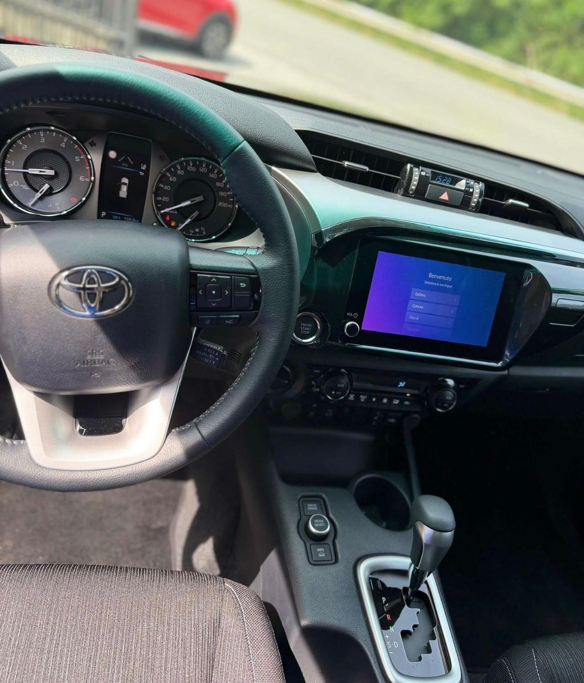 Toyota Hilux 2.8 D-4D A/T 4WD 48V 4 porte Double Cab Lounge