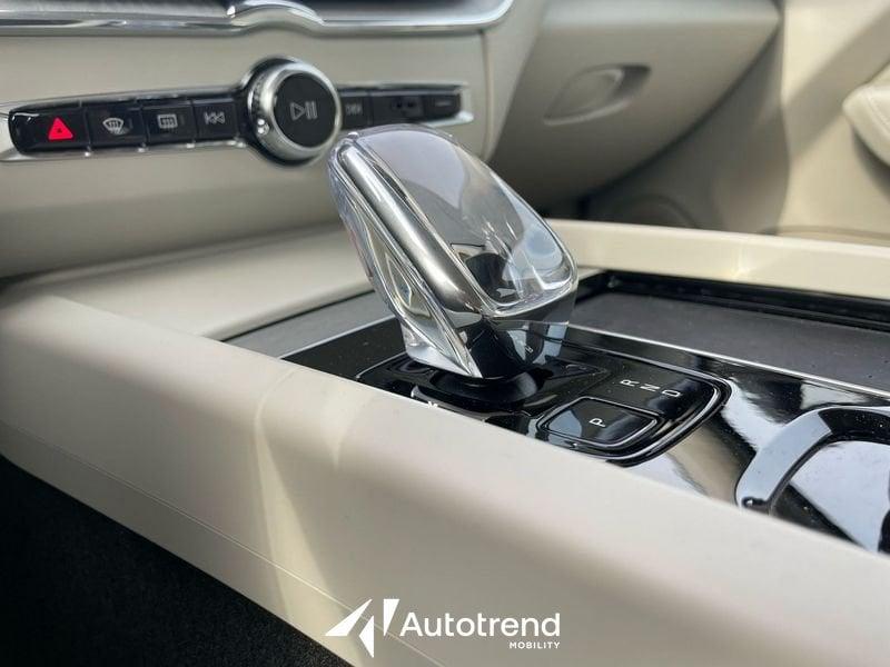 Volvo XC60 B4 197+14 CV AWD Automatica Mild Hybrid Diesel Plus Dark in Conto Vendita