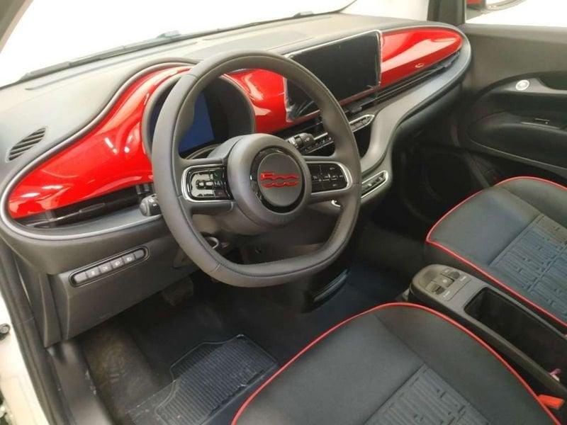 FIAT 500 500e 42 kWh (Red)