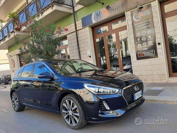 Hyundai i30 1.6 CRDI 136CV BERLINA NAVI PERFETTA