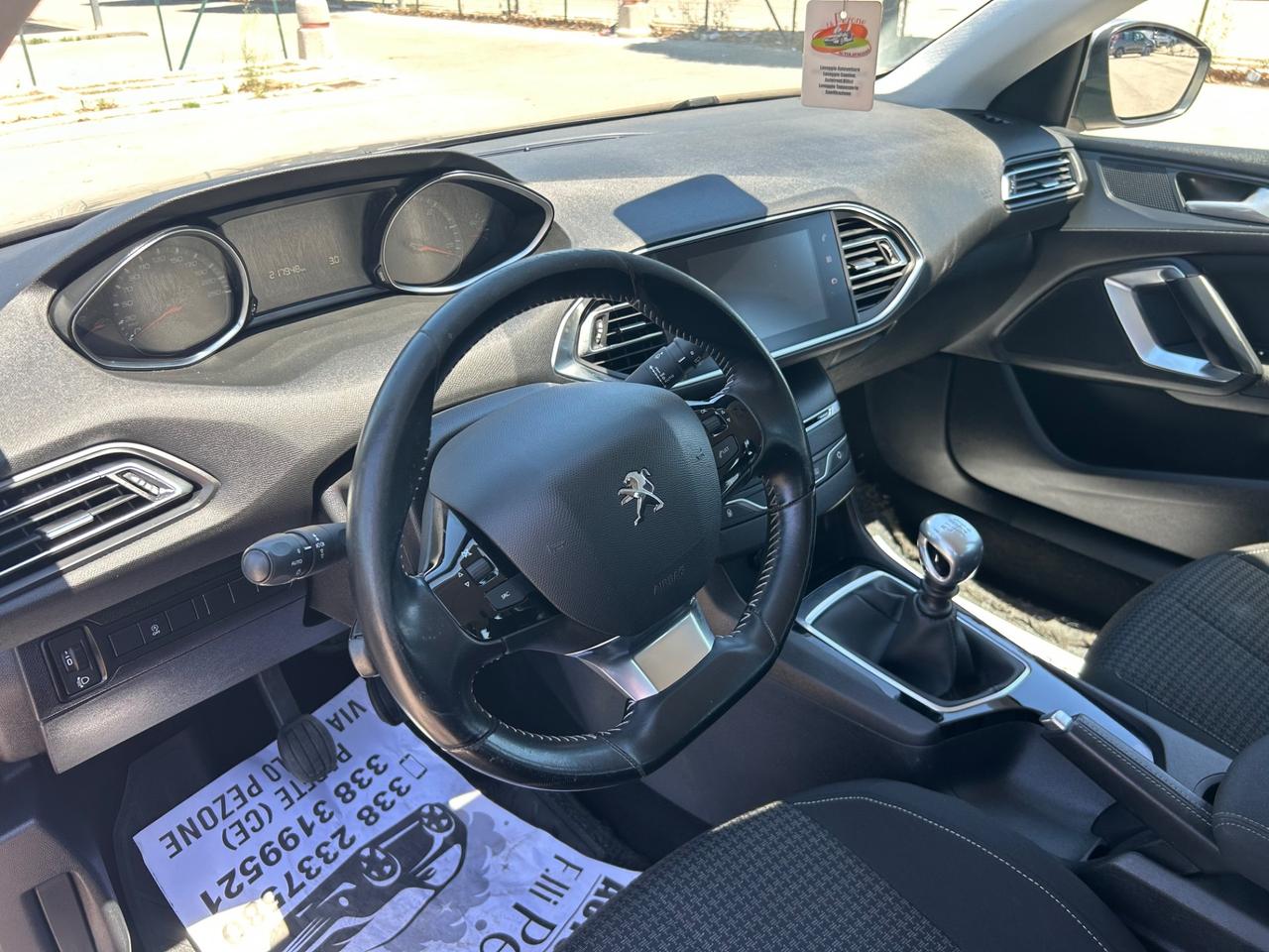 Peugeot 308 BlueHDi 130 S&S SW Allure da vetrina