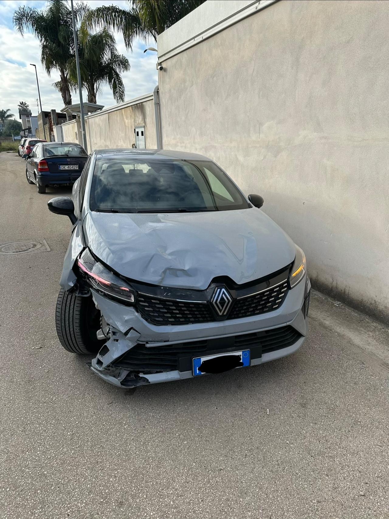 Renault Clio GPL 2024 incidentata sinistrata