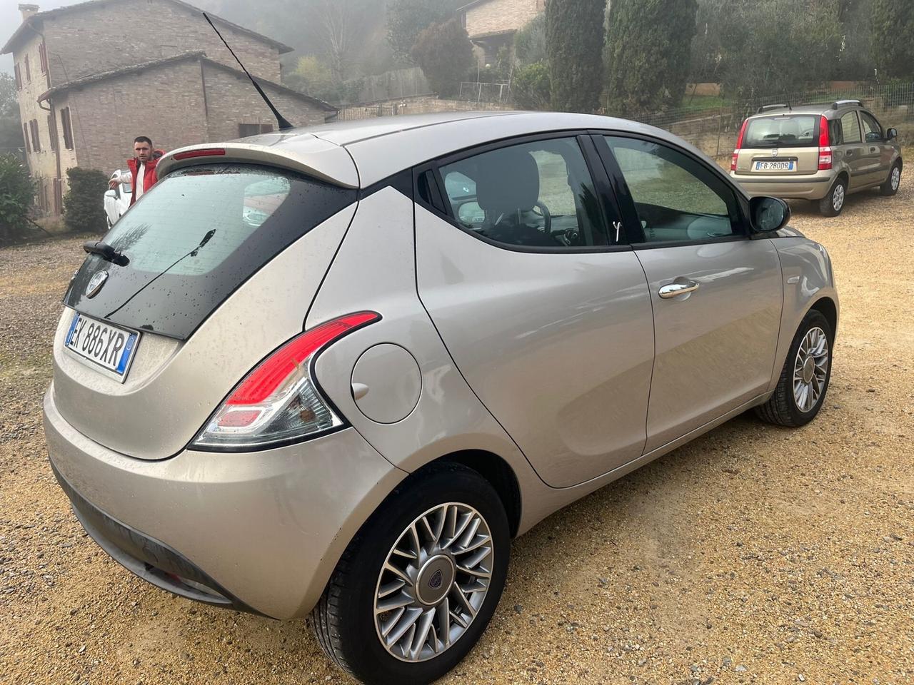 Lancia Ypsilon 1.3 Diesel - Neopatentati