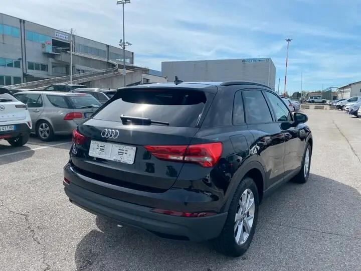 Audi Q3 35 TFSI Business