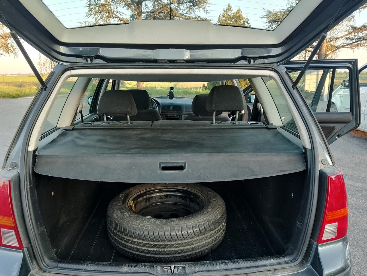 Volkswagen Golf station wagon 1.6 cc impianto GPL brc valido fino 2032 30.000 km