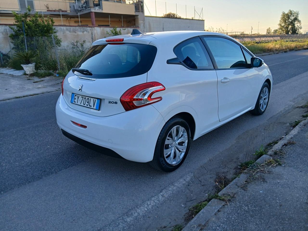 Peugeot 208 anno 2015 X Neopatentati KM CERTIFICATI