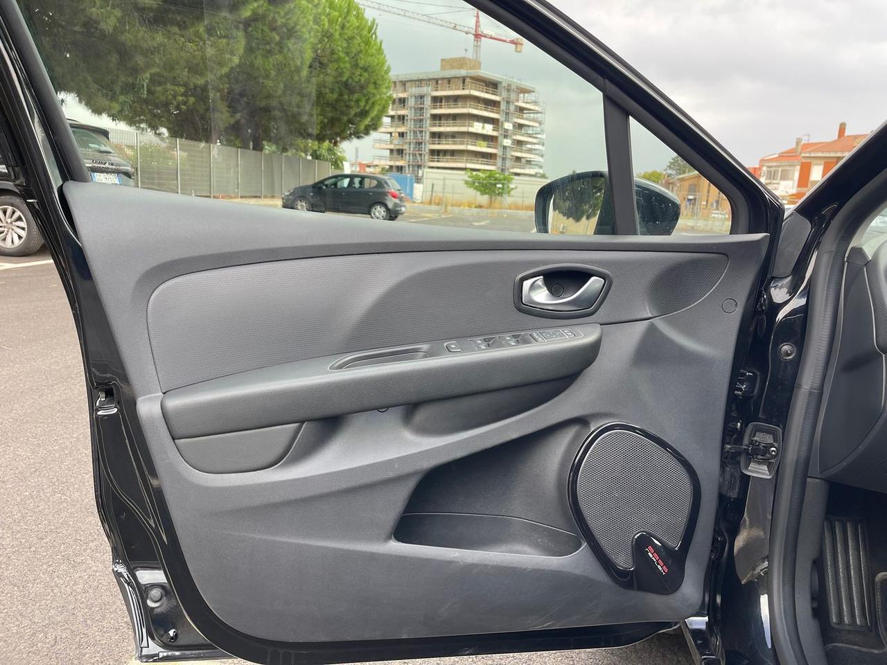 Renault Clio Moschino Zen 0.9 TCe 90 LPG #12174