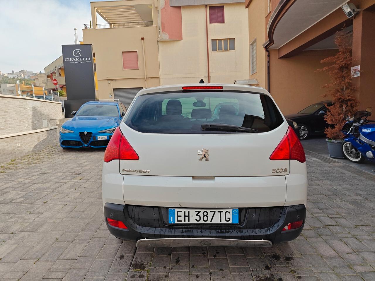 Peugeot 3008 1.6 HDi 112CV cambio robotizzato Business