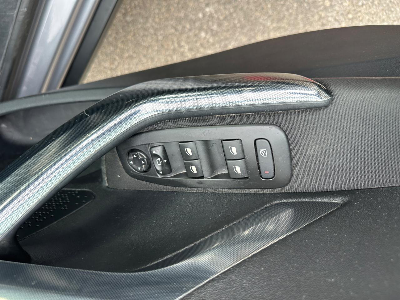 Peugeot 2008 PureTech Turbo 110 S&S Black Matt