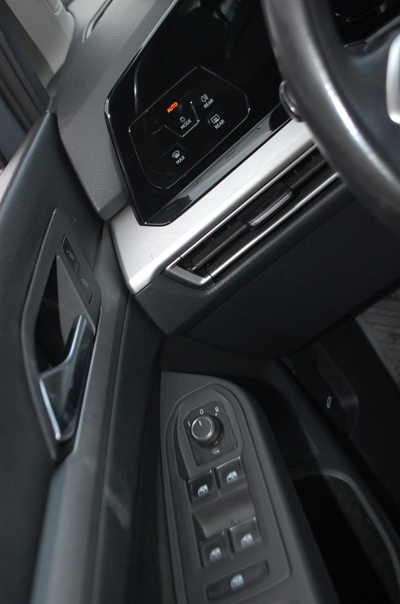 Volkswagen Golf 1.0 etsi evo Life 110CV dsg Uff Italy Led Lega App