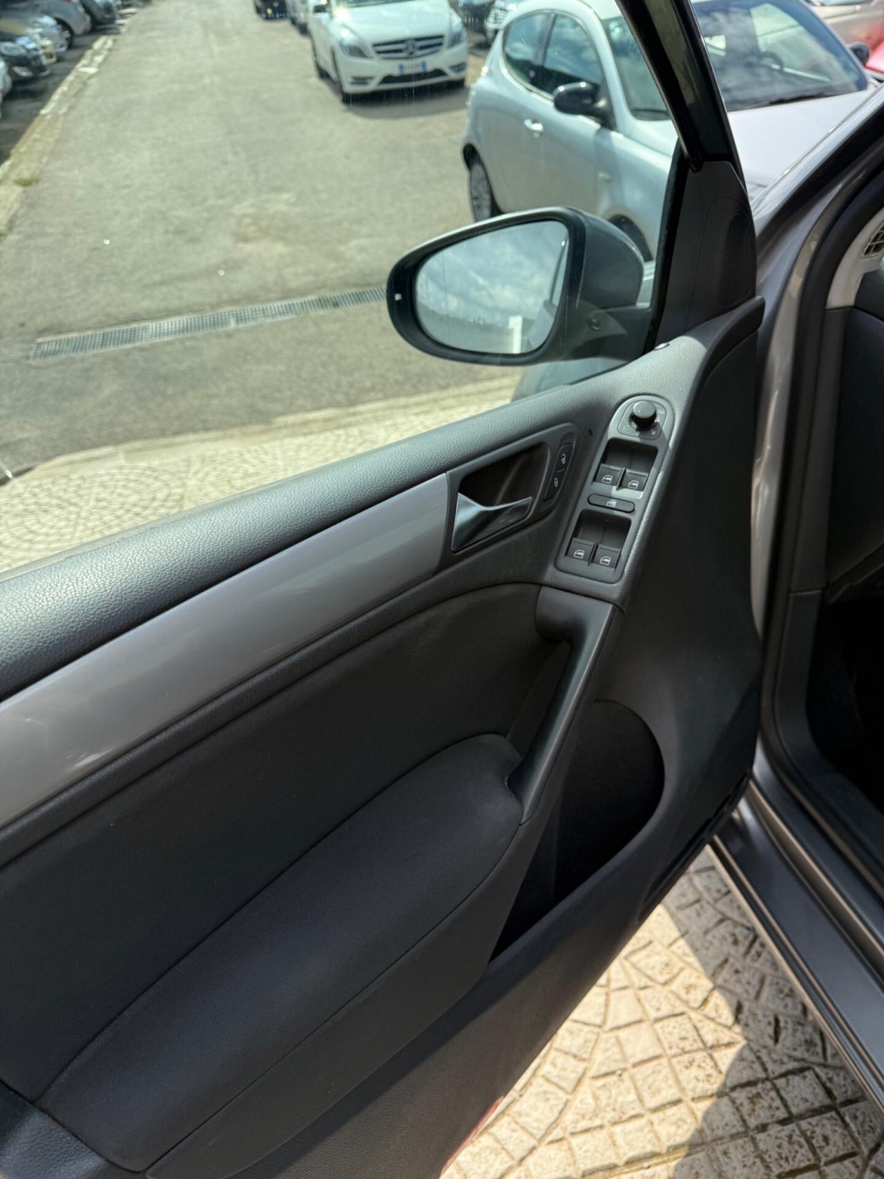 Volkswagen Golf 1.6 5p. Highline GPL