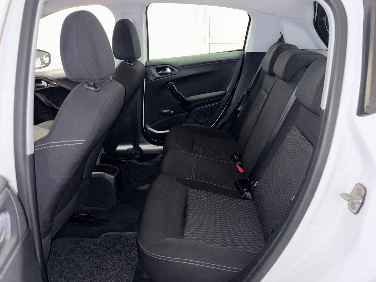 Peugeot 208 1.6 hdi Allure | OK NEOPATENTATI |