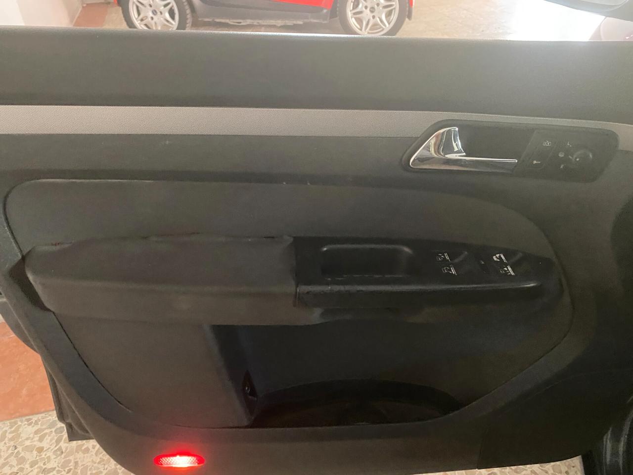 Volkswagen Touran 1.9 TDI 101CV Trendline anche pe NEOPATENTATI