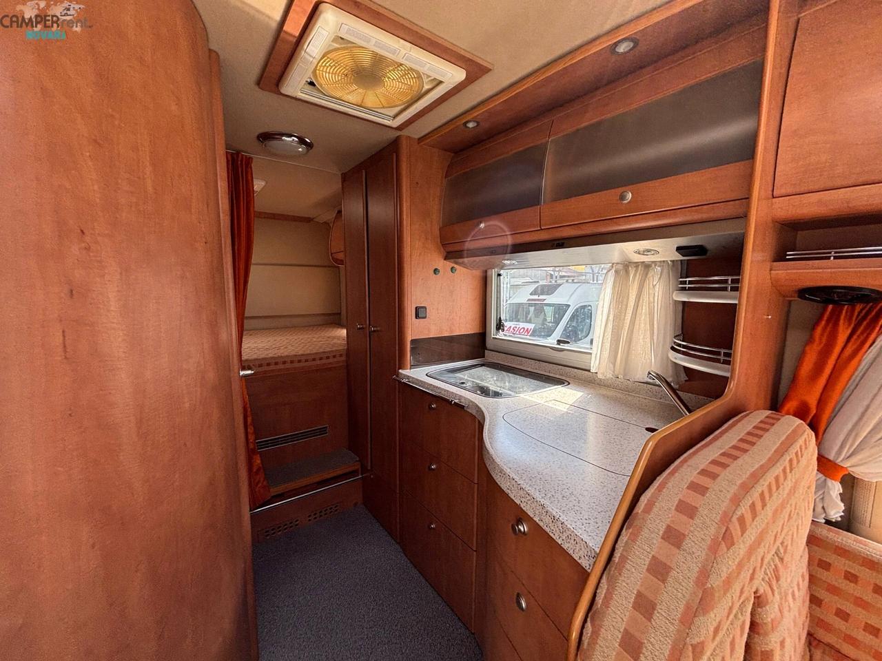 CARTHAGO CHIC I 47 - motorhome con letto matrimoniale in coda ed ampio garage