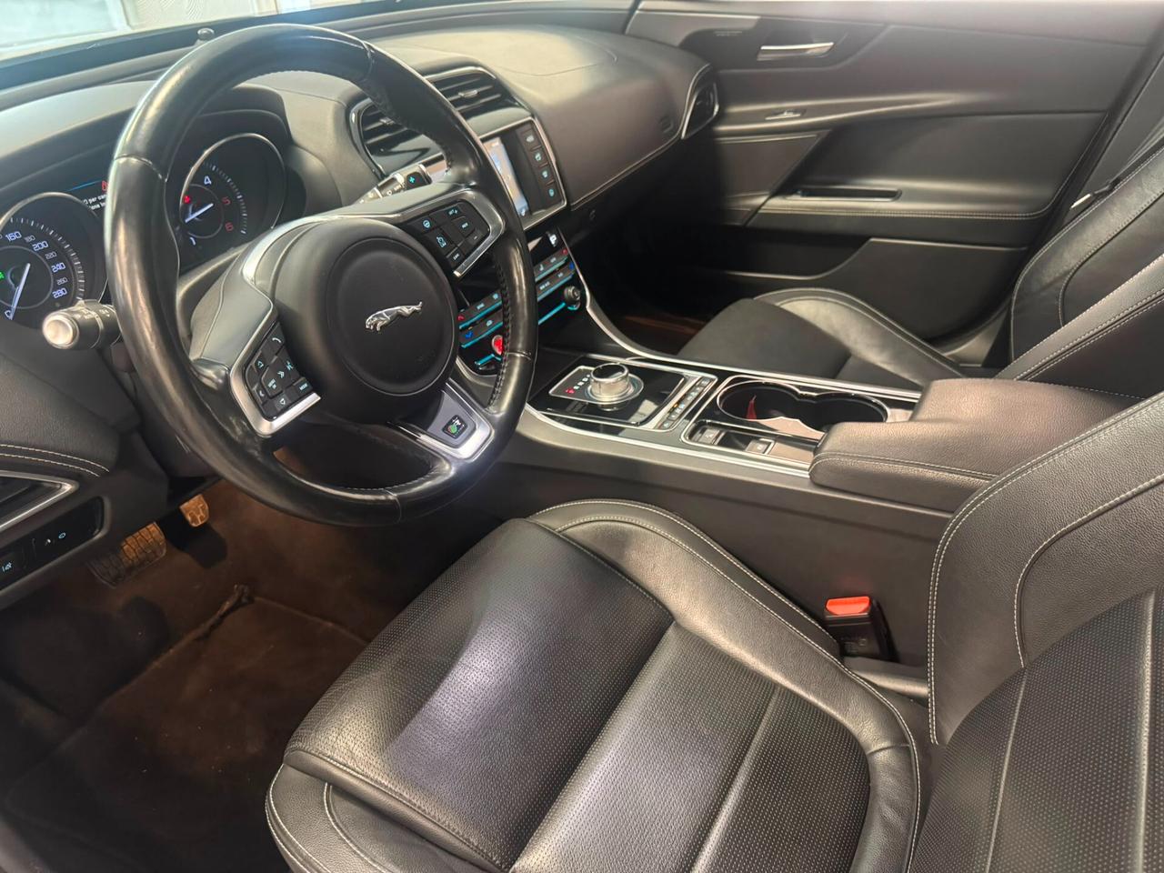 Jaguar XE 2.0 D Turbo aut. R-Sport