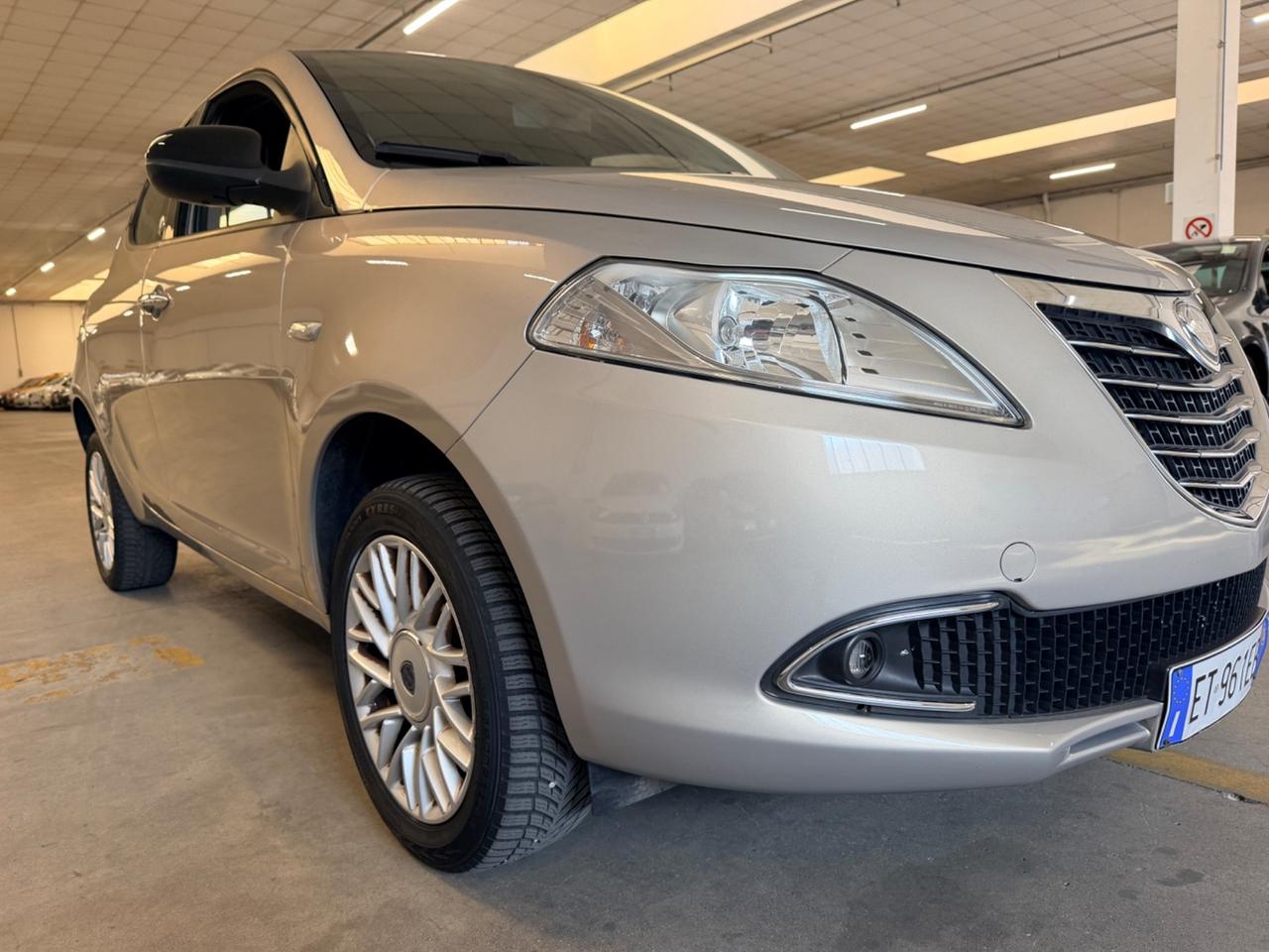 Lancia Ypsilon 0.9 TwinAir 85 CV 5 porte Metano Ecochic Gold