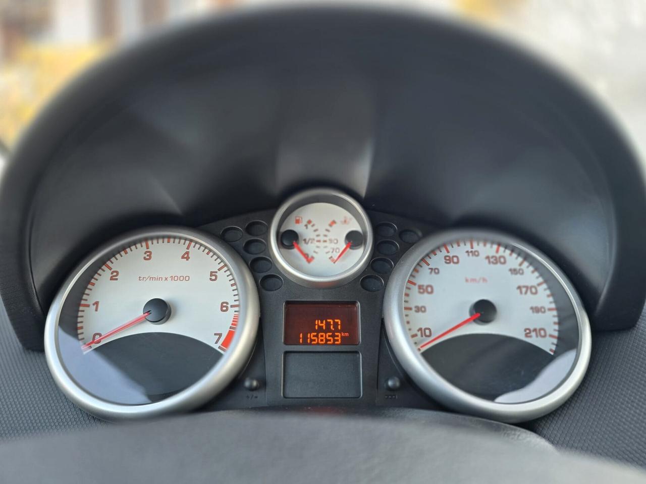 Peugeot 207 1.4cc; 115.853Km; MANUTENZIONATA
