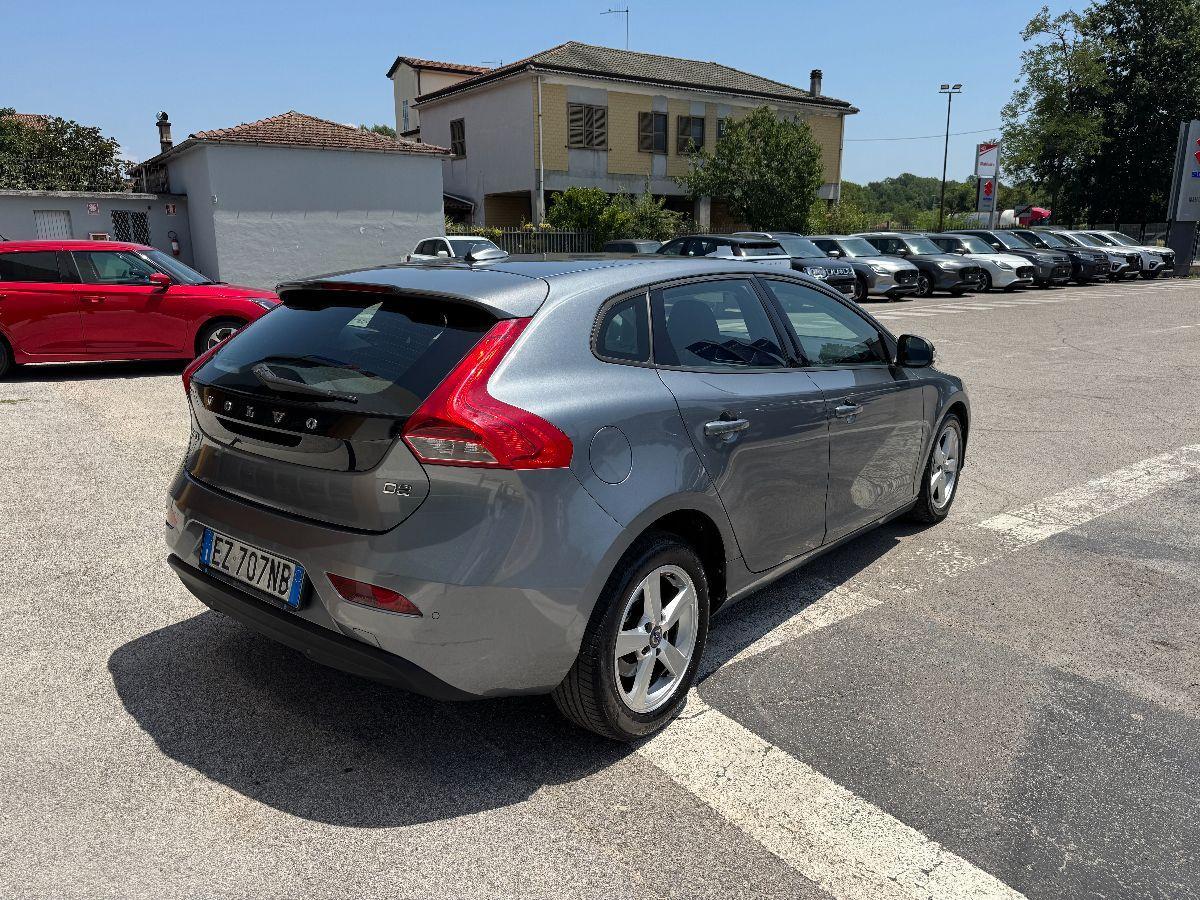 VOLVO - V40 - D2 Summum