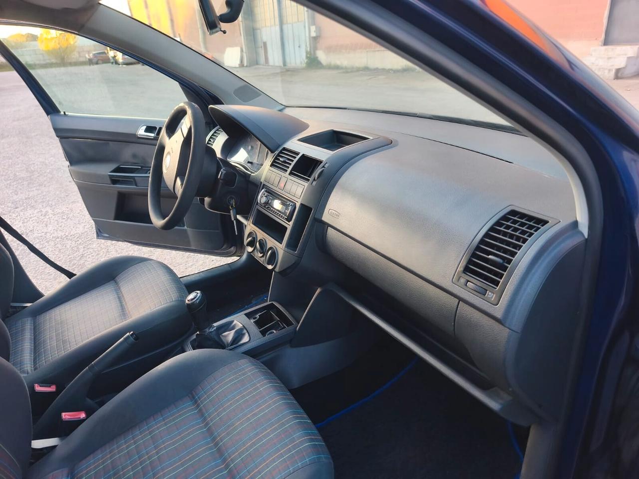 Volkswagen Polo 2007---1.1 Benzina Neopatentati