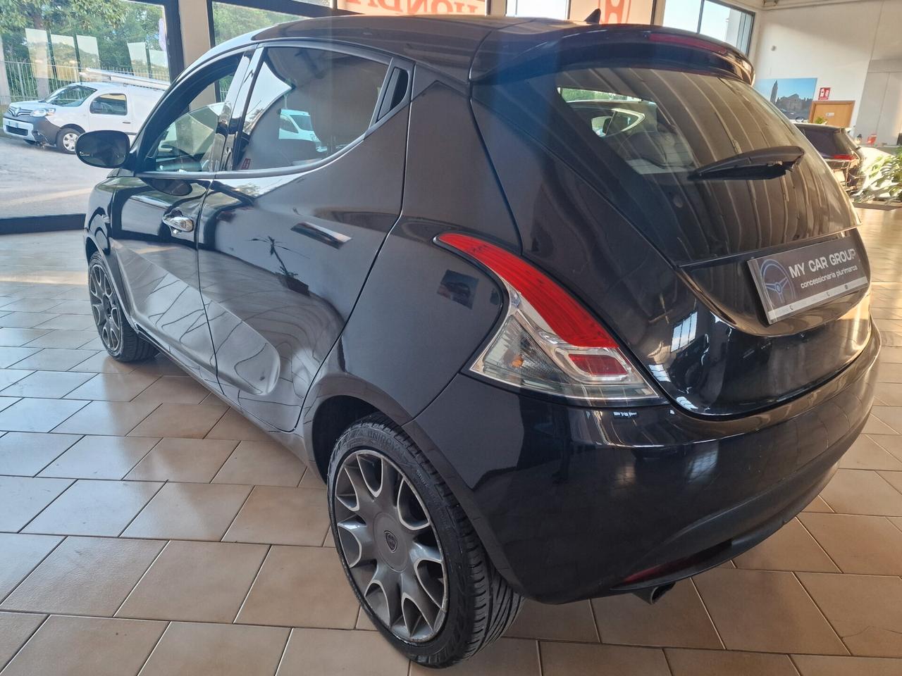 Lancia Ypsilon 1.2 69 CV 5 porte S&S Gold