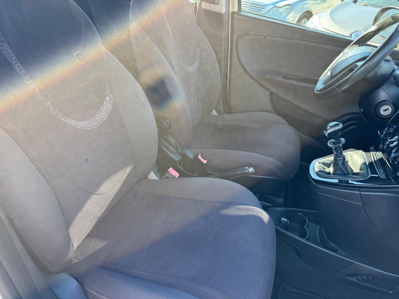 Lancia Ypsilon 1.2 69 CV 5 porte S&S Platinum NEOPATENTATI