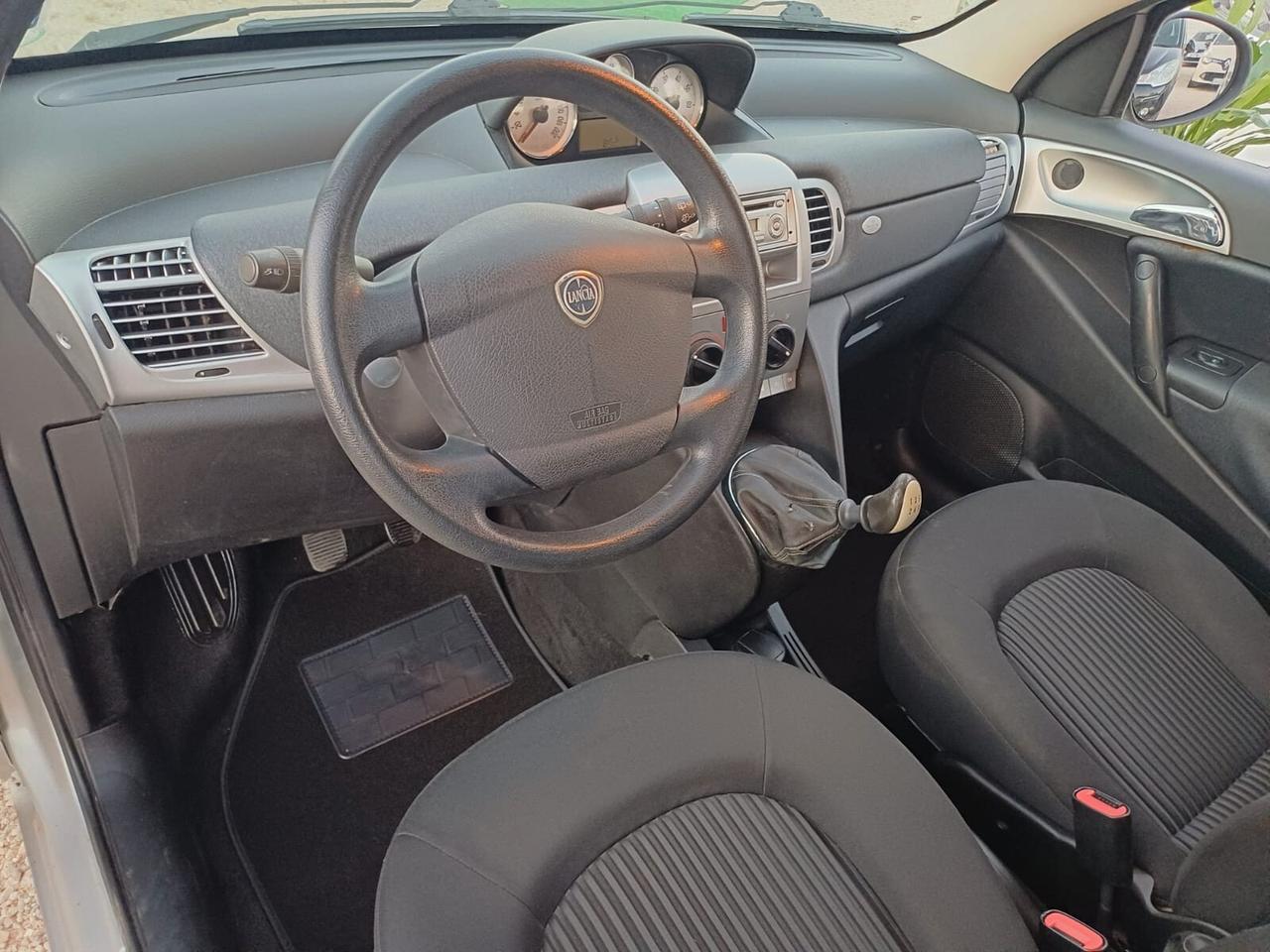 Lancia Ypsilon 1.2 benzina UNICA - 2011