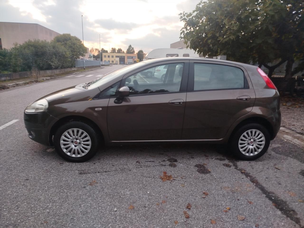 Fiat Grande Punto Grande Punto 1.4 benzina 5 porte ok neopatentati