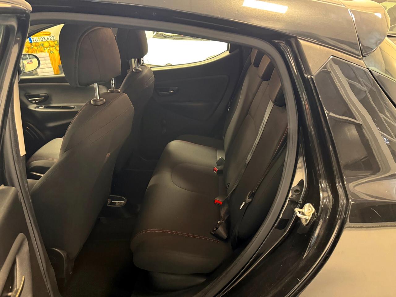 Lancia Ypsilon 1.2 69 CV S&S Silver