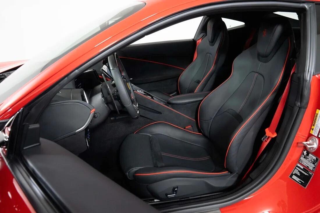 Ferrari Roma NOLEGGIO LUNGO TERMINE - LEASING FULL INCLUSIVE