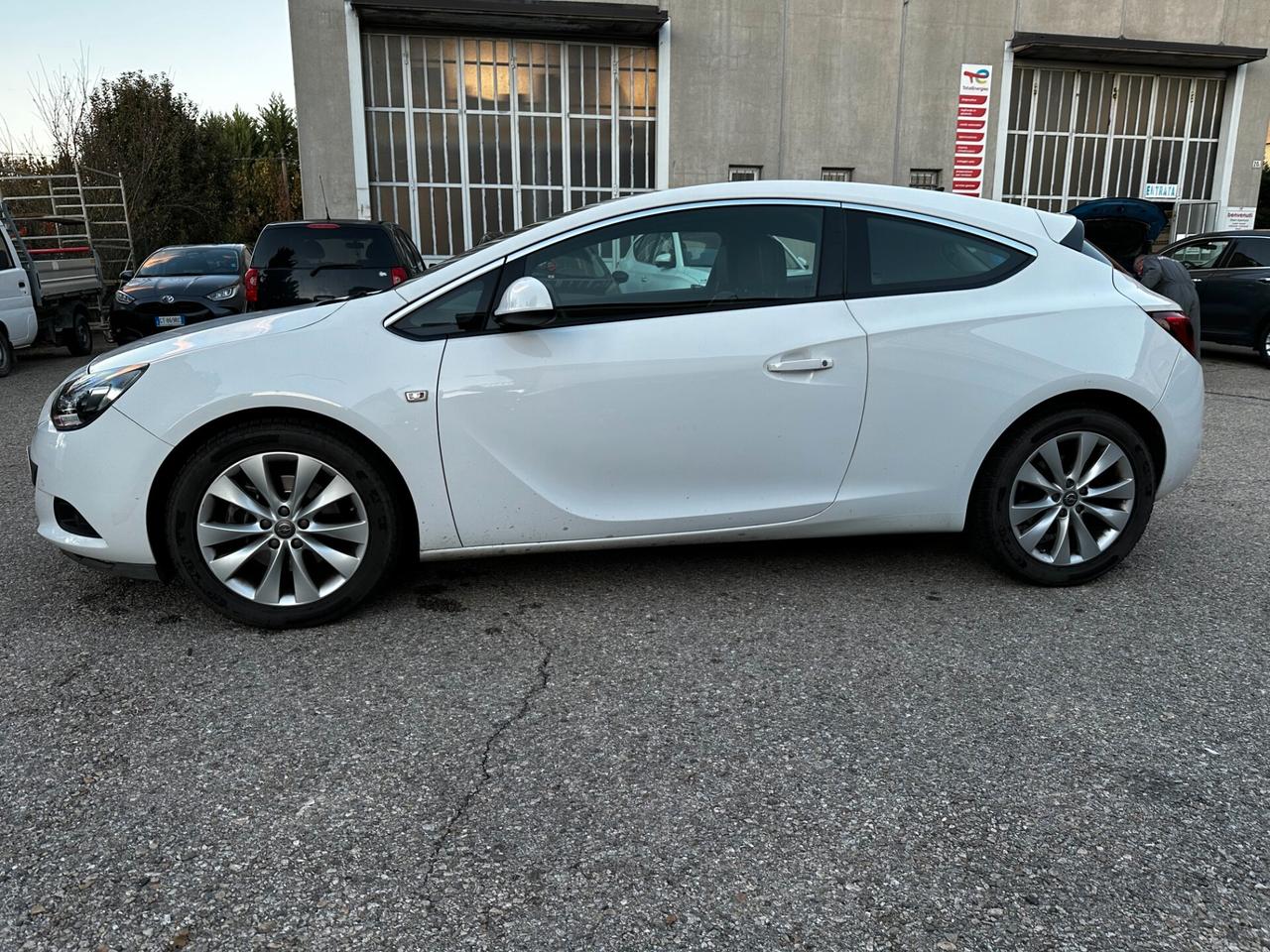 Opel Astra GTC 1.6 CDTI 136CV S&S 3 porte Cosmo "NEOPATENTATO"