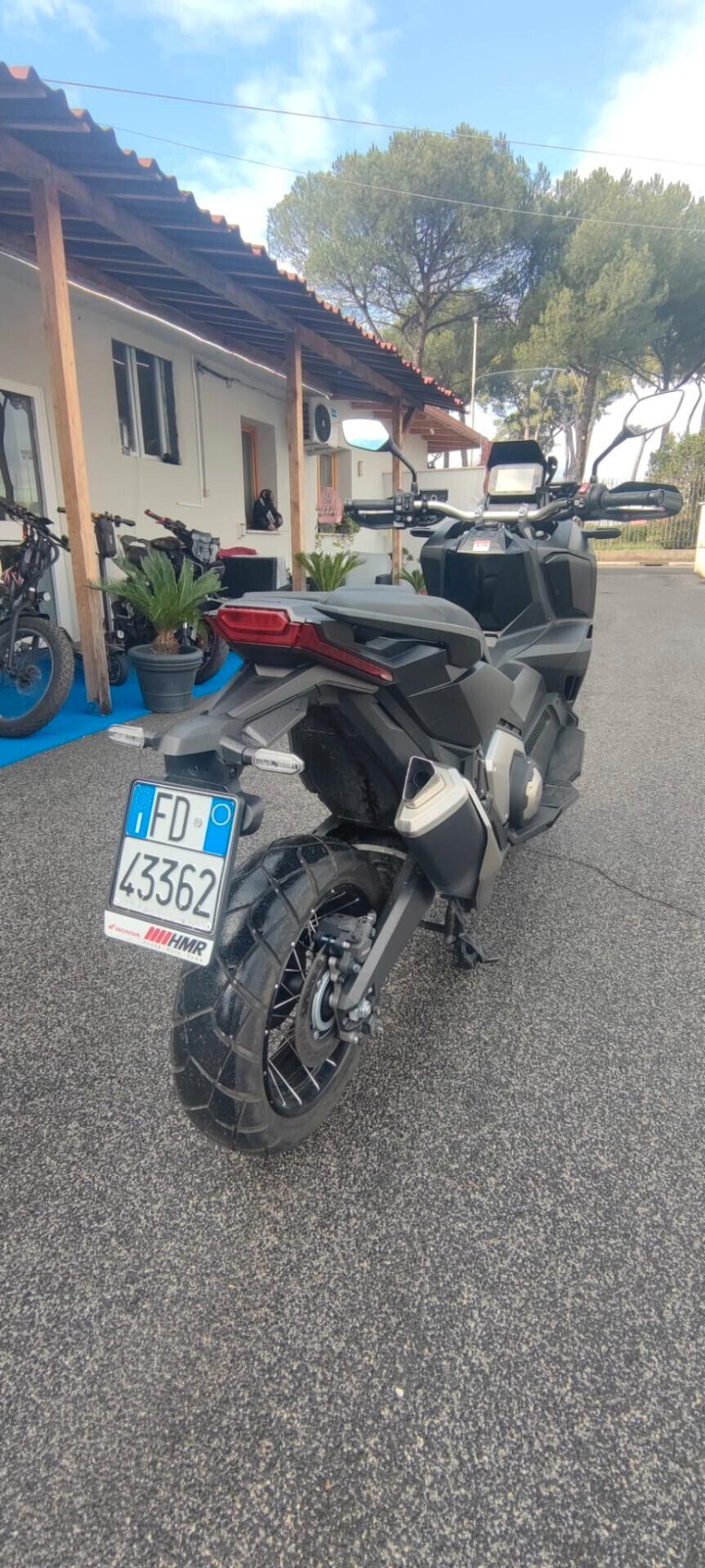 X AV 750