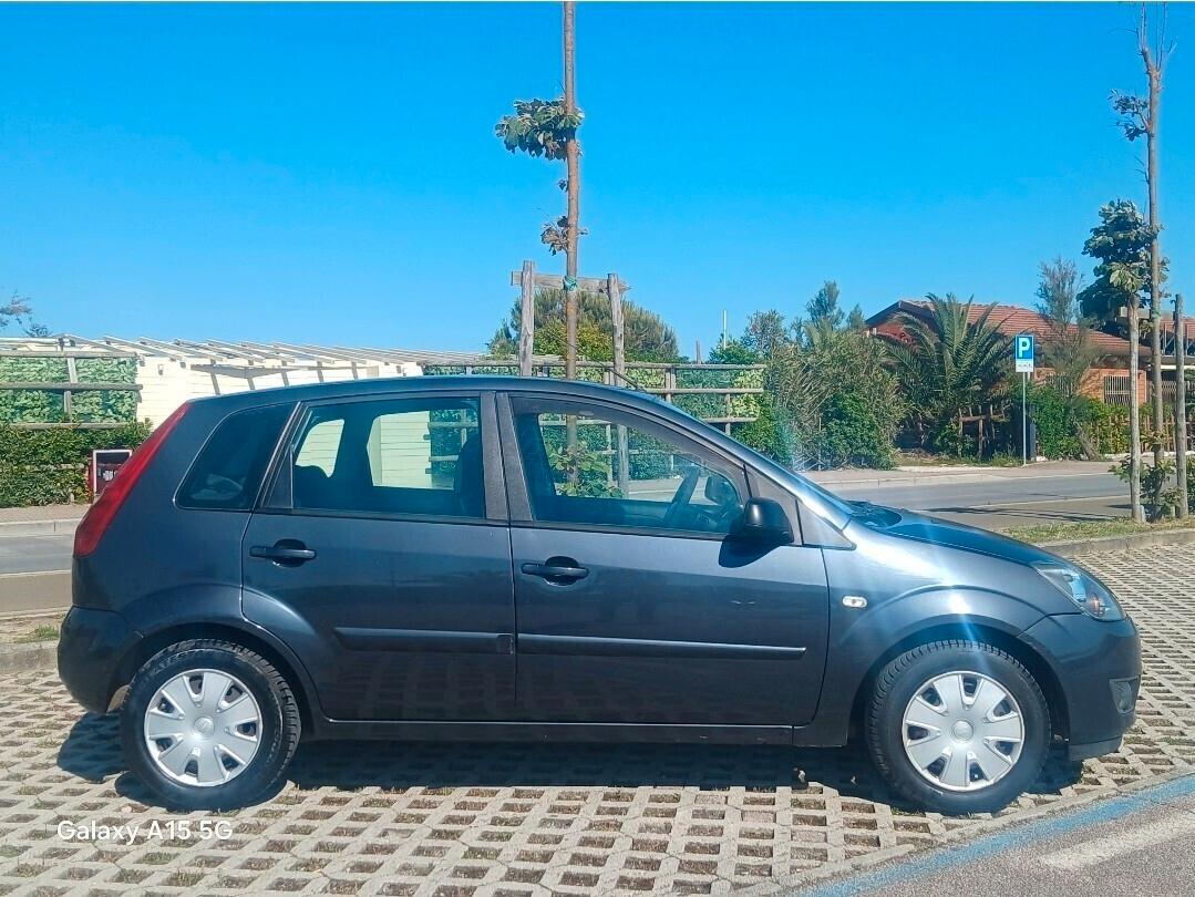 Ford Fiesta 1.4 DIESEL -5 PORTE - ACCETTO PERMUTE NEOPATENTATI