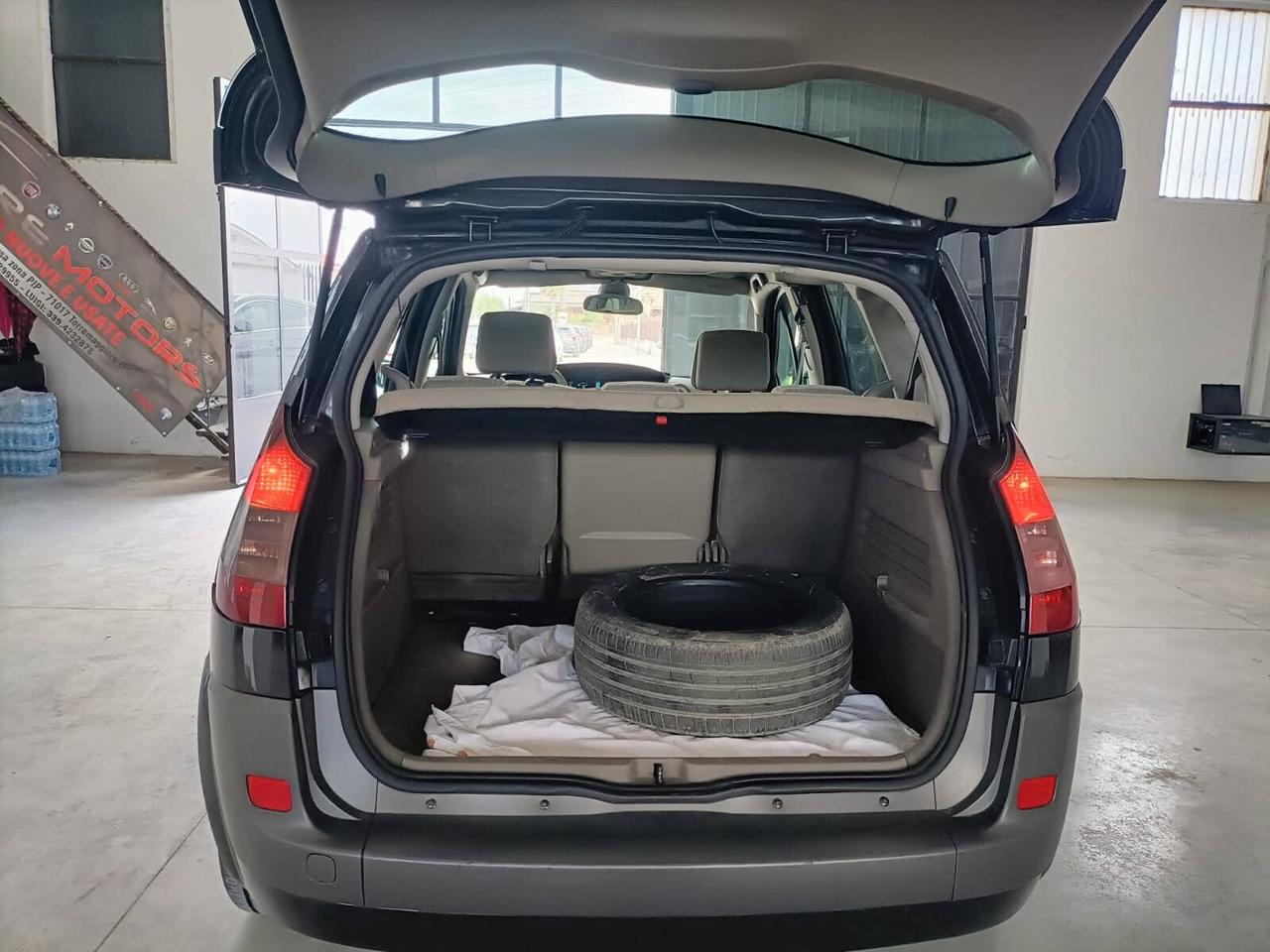 Renault Scenic Grand Scénic 1.9 dCi Luxe Dynamique 04/2004