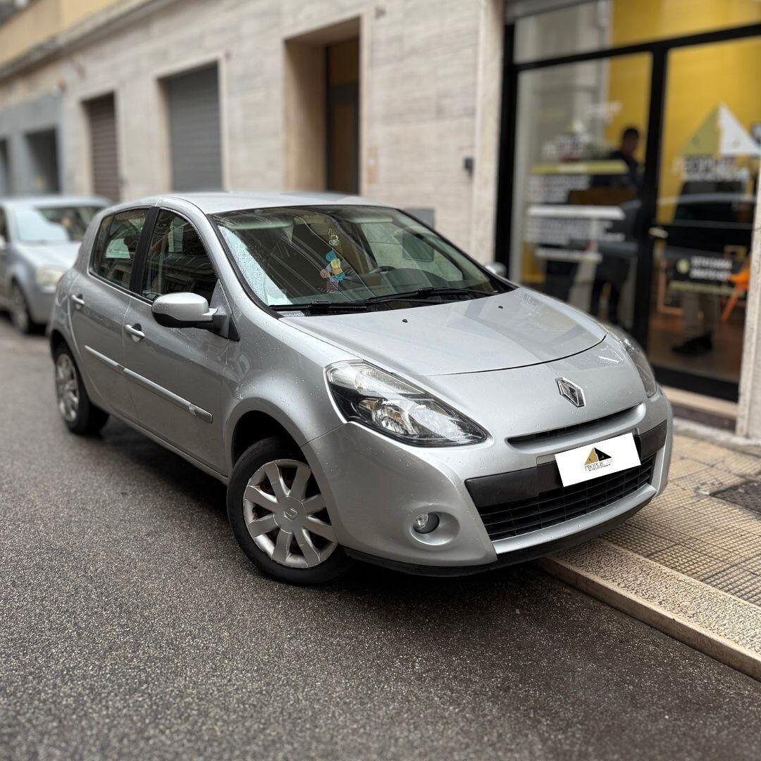 Renault Clio 1.2 16V **CAMBIO AUTOMATICO**