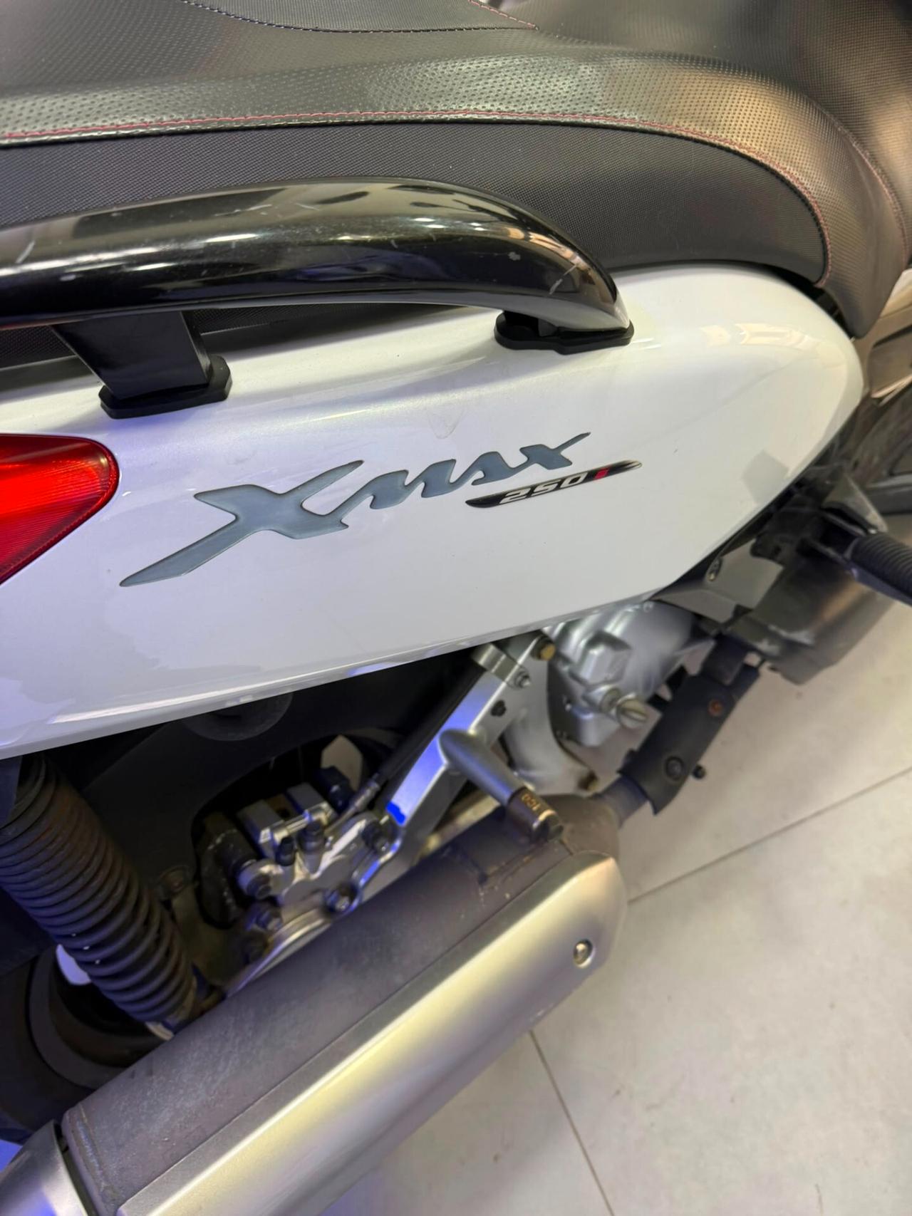 Yamaha X-Max 250