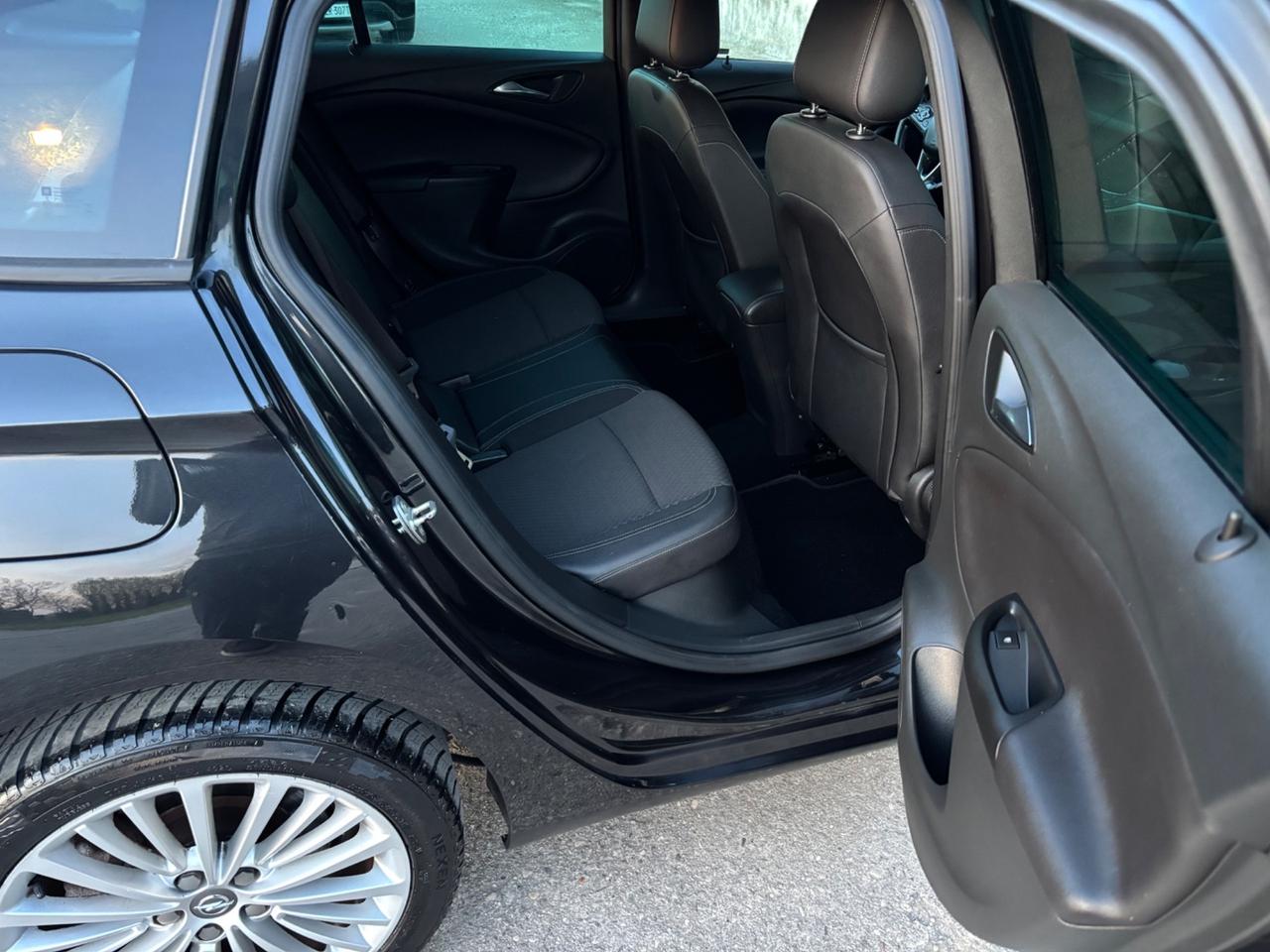 Opel Astra 1.6 CDTi. Neopatentati. Garanzia 12 mesi