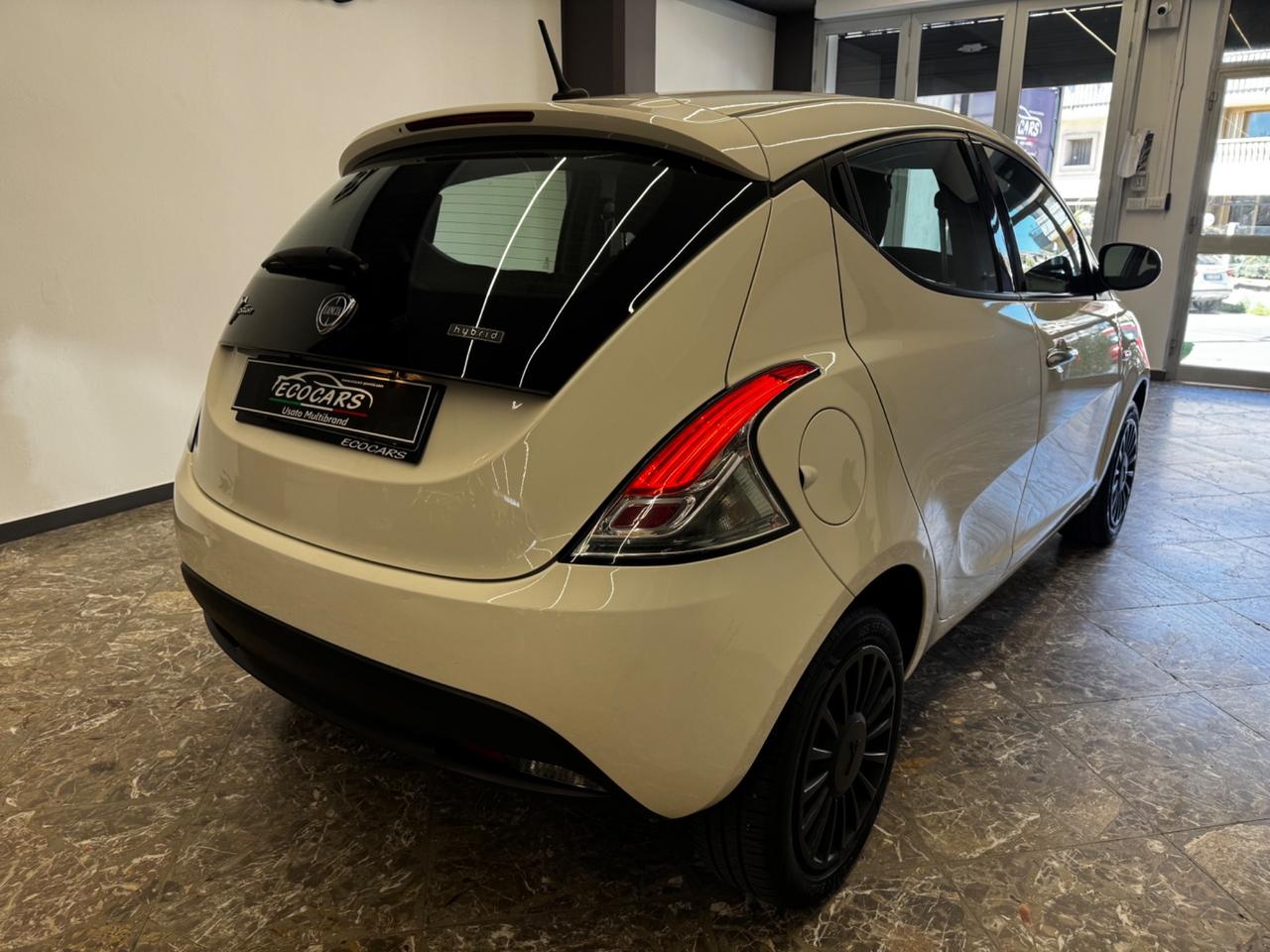 Lancia Ypsilon 1.0 FireFly 5 porte S&S Hybrid Ecochic Silver