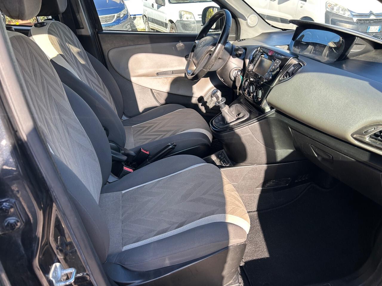 Lancia Ypsilon Benzina / Metano Ecochic Platinum Neopatentati