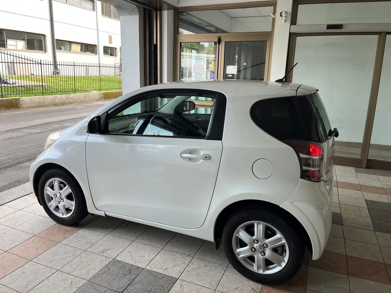 Toyota iQ 1.0