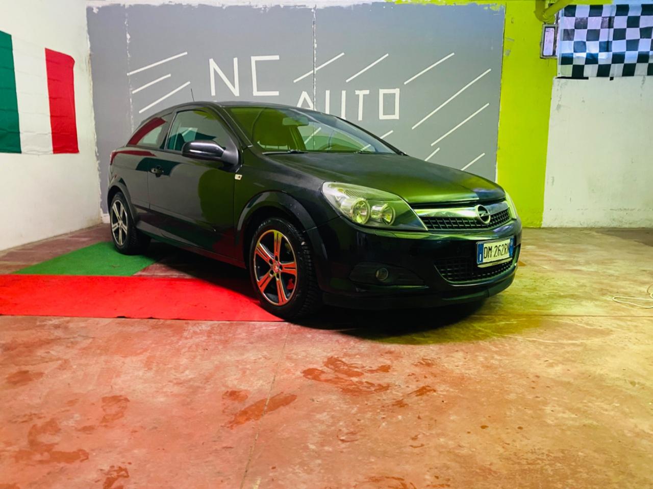 Opel Astra GTC 1.7 CDTI 110CV 3 porte Cosmo