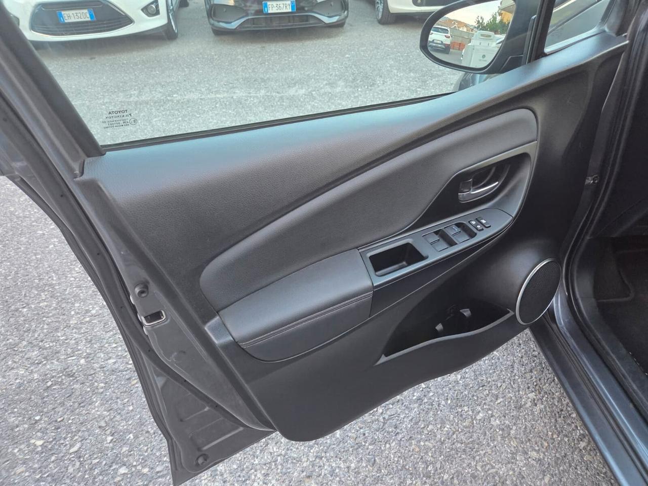 Toyota Yaris 1.5 Hybrid 5 porte Trend "Blue Edition"